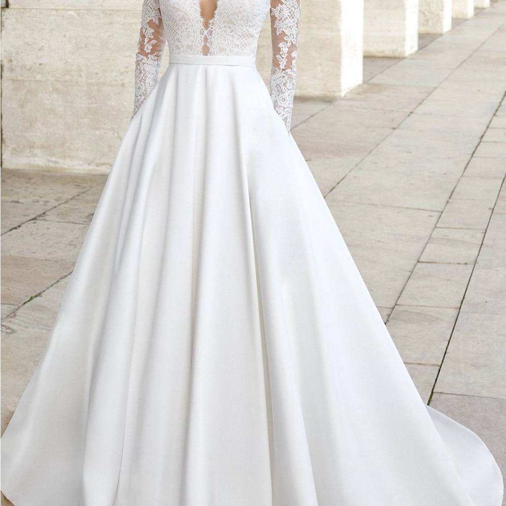 Eyelash Lace Wedding Dress - Picture 6 of 16